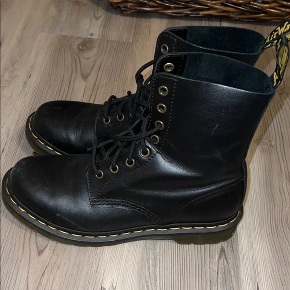 Dr. Martens Black Boots with Gold AirWair Tag - Picture 6 of 7